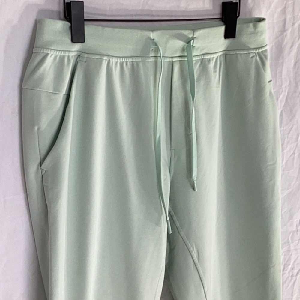 Lululemon joggers - Picture 4 of 11